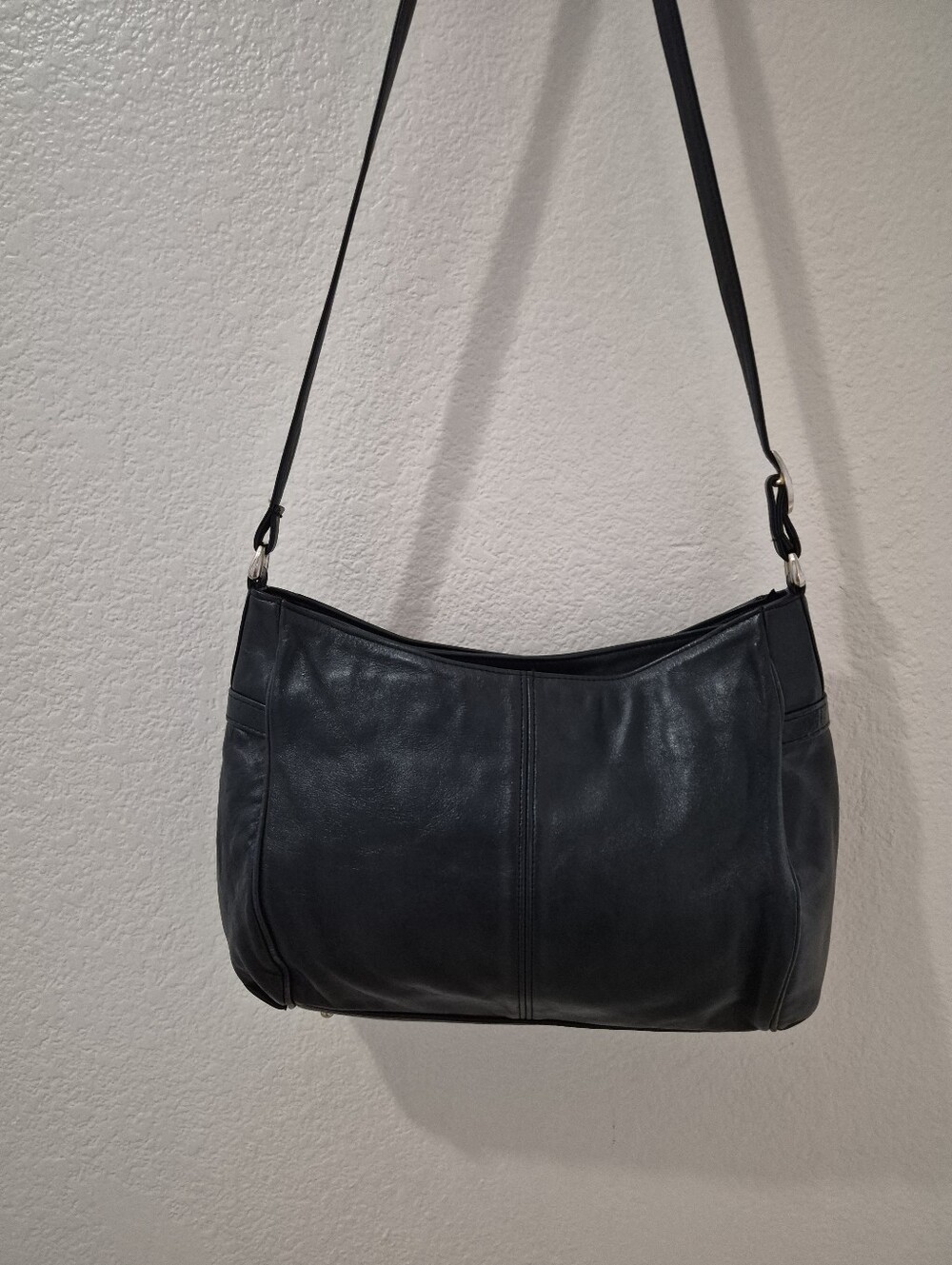 Vintage SAS Shoulder Bag Navy Blue Leather Purse with side pockets Made in USA